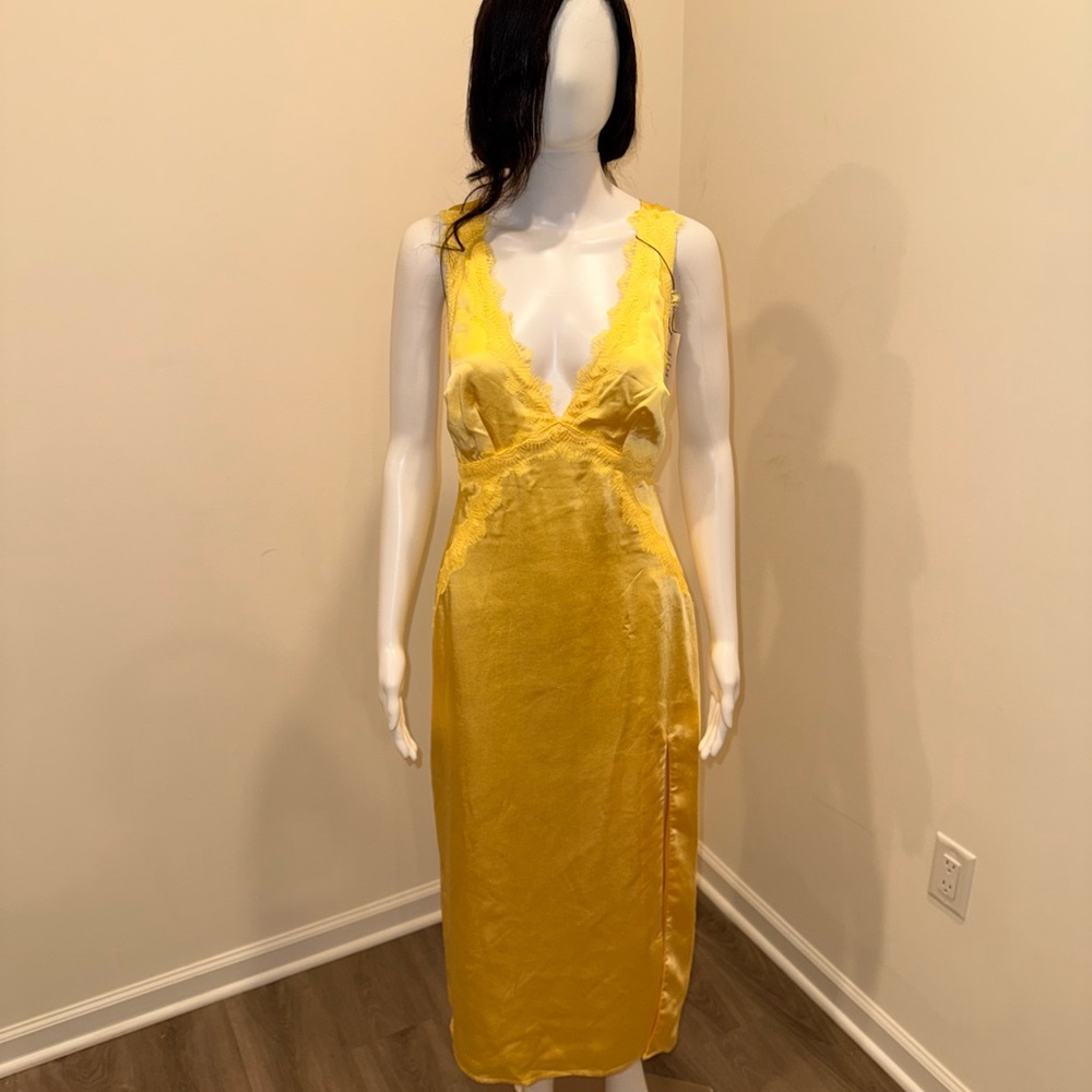 Elegant Yellow Sleeveless Maxi Dress